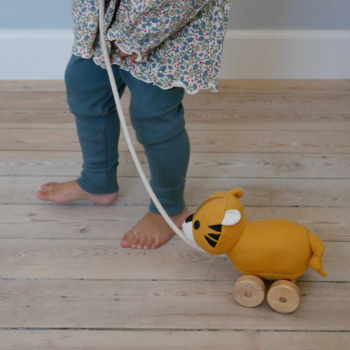 FRANCK & FISCHER educational toy with wheels, Tom Tiger, 1 piece - Kobioki